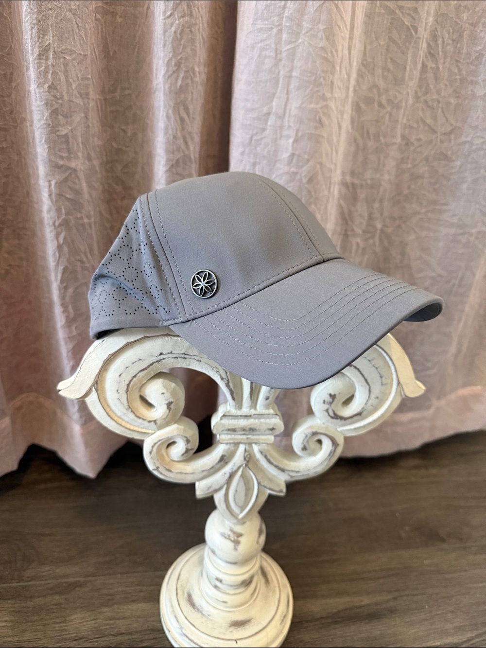GAIAM Light Gray Women's Performance Baseball Cap